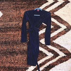 VINCE CAMUTO navy wrap dress